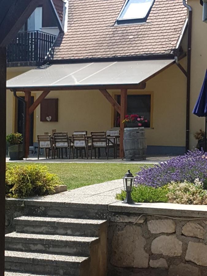 Huber Panzio Bed and Breakfast Fertőrákos Exteriör bild