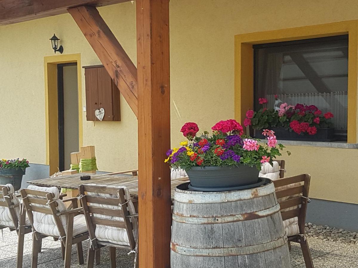 Huber Panzio Bed and Breakfast Fertőrákos Exteriör bild