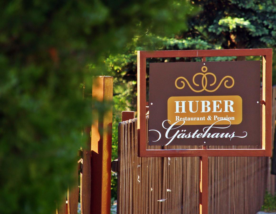 Huber Panzio Bed and Breakfast Fertőrákos Exteriör bild