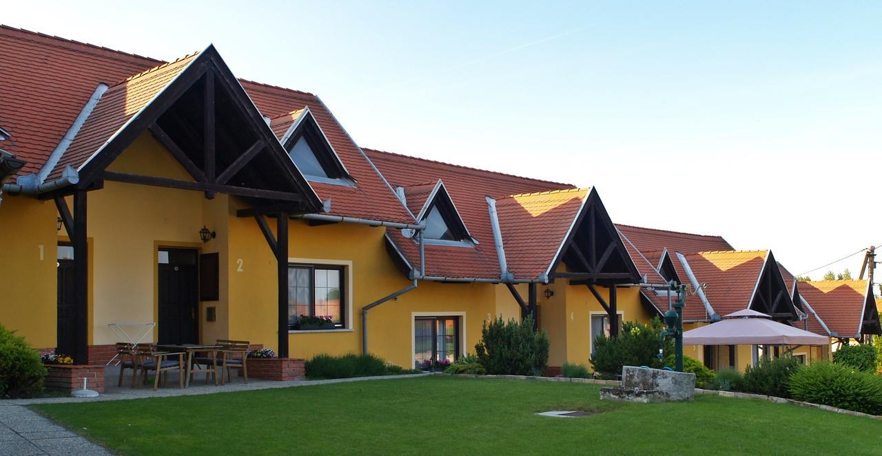 Huber Panzio Bed and Breakfast Fertőrákos Exteriör bild
